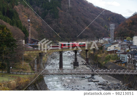 Commemorating the 65th anniversary of the opening of the entire Oito Line Resort Setsugetsuka No. 7 Himekawa Bridge 98213051