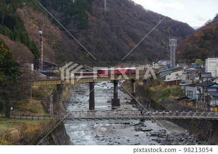 Commemorating the 65th anniversary of the opening of the entire Oito Line Resort Setsugetsuka No. 7 Himekawa Bridge 98213054