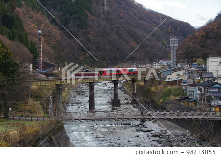Commemorating the 65th anniversary of the opening of the entire Oito Line Resort Setsugetsuka No. 7 Himekawa Bridge 98213055