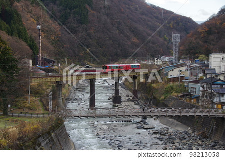 Commemorating the 65th anniversary of the opening of the entire Oito Line Resort Setsugetsuka No. 7 Himekawa Bridge 98213058