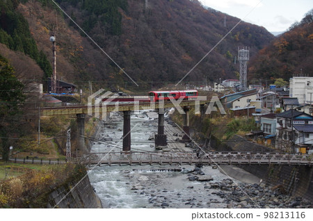Commemorating the 65th anniversary of the opening of the entire Oito Line Resort Setsugetsuka No. 7 Himekawa Bridge 98213116