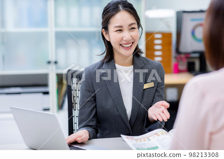 Receptionist Female customer service 98213308