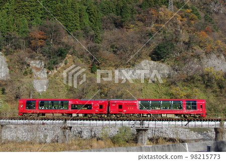 紀念大糸線度假村雪月小瀧鐵道橋全線開通65週年 98215773