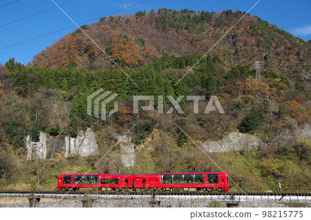 Commemorating the 65th anniversary of the opening of the entire Oito Line Resort Setsugetsuka Kotaki Railway Bridge 98215775
