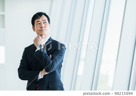 中間的商人 中間的商人 98215894