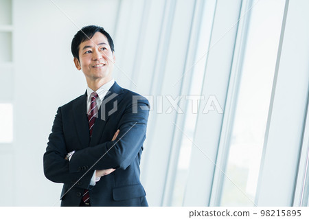 中間的商人 中間的商人 98215895