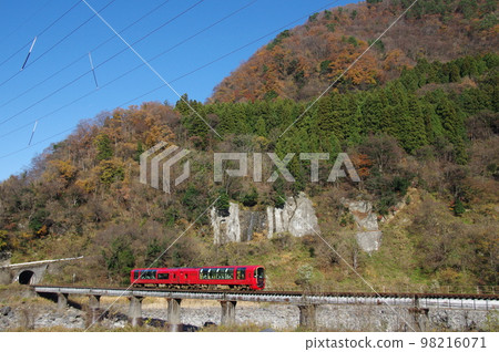 Commemorating the 65th anniversary of the opening of the entire Oito Line Resort Setsugetsuka Kotaki Railway Bridge 98216071