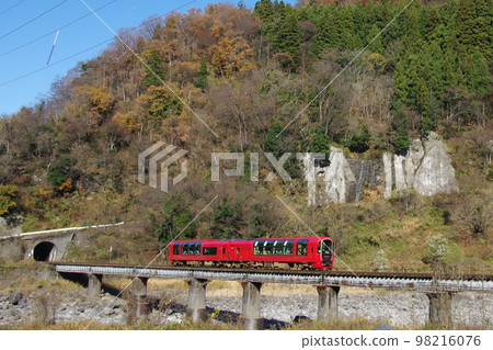 Commemorating the 65th anniversary of the opening of the entire Oito Line Resort Setsugetsuka Kotaki Railway Bridge 98216076
