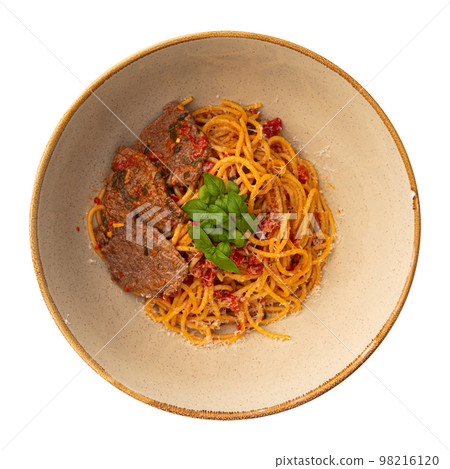 Portion of spaghetti pasta with roast beef 98216120