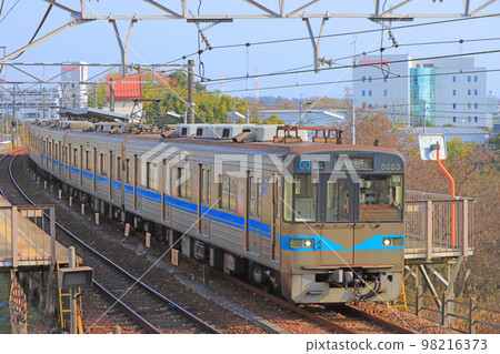 名古屋市交通局3050號列車在名鐵豐田線上行駛的風景 名古屋市交通局3050號列車在名鐵豐田線上行駛的風景 98216373