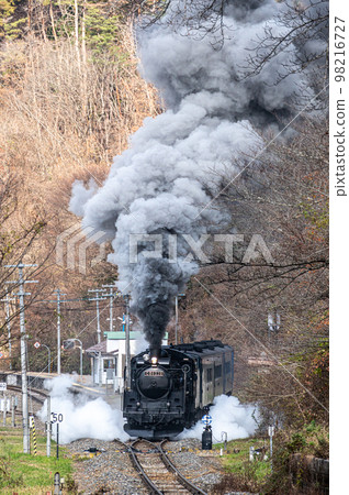 SL Ginga departs Tono Miyamori Station 98216727