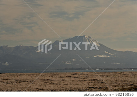 Daisen from Yumigahama Beach Daisen from Yumigahama Beach 98216856