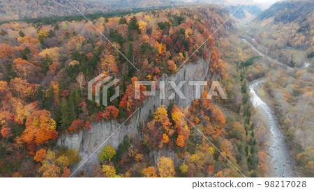 鳥瞰層雲峽山谷秋季石狩河柱狀節理北海道 98217028