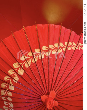 我很高興用紅蛇眼歡迎你 98217151