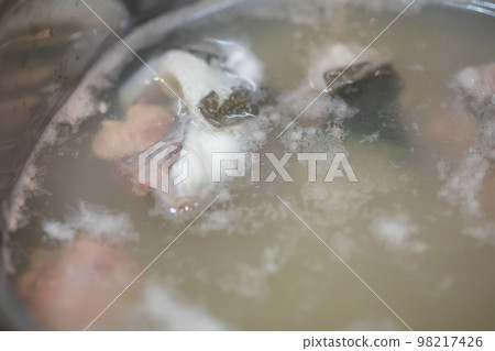 Boiling soft-shelled turtles to remove harshness Boiling soft-shelled turtles to remove harshness 98217426