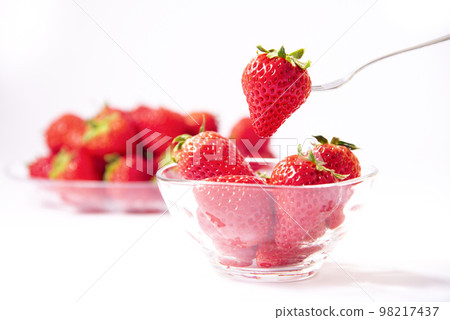 Lots of strawberries white background 98217437