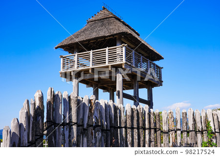 護城河村的瞭望塔和木柵欄（佐賀縣吉野裡歷史公園） 98217524