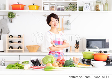 廚房裡的家庭主婦 98218114