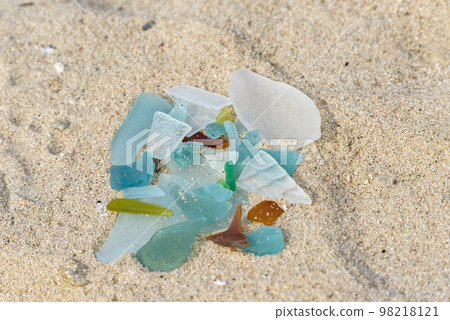 Sea glass picked up on the beach 98218121