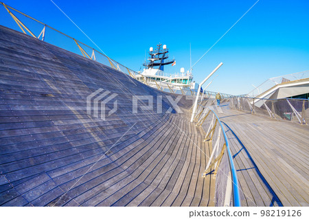 (Kanagawa Prefecture) Yokohama Minato Mirai Osanbashi Wood Deck (Kanagawa Prefecture) Yokohama Minato Mirai Osanbashi Wood Deck 98219126