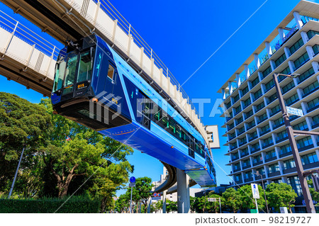 Chiba Monorail that runs through Chiba City, Chiba Prefecture (near the entrance to Chiba Minato Station) 98219727