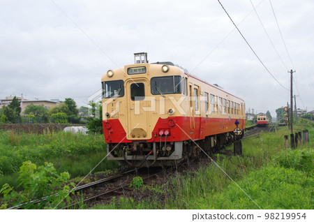 Kiha 40 departing from Ama-Ariki Station on the Kominato Railway 98219954