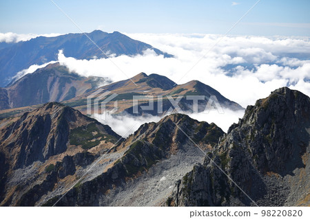 立山五色原方向的山和雲 98220820