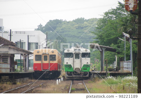 小湊鐵道馬立站 Kiha 200 和 Kiha 40 小湊鐵道馬立站 Kiha 200 和 Kiha 40 98221189