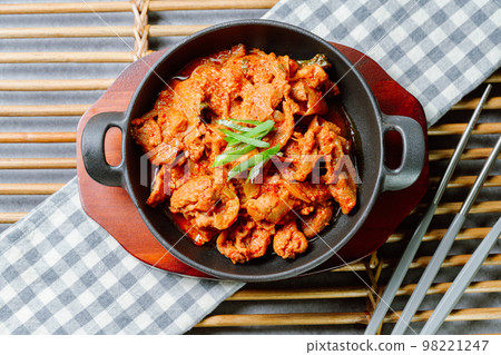 韓國食品 Pork Jeyuk 黑碗炒菜 98221247