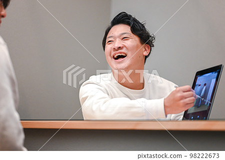 男性體育指導員的諮詢 男性體育指導員的諮詢 98222673