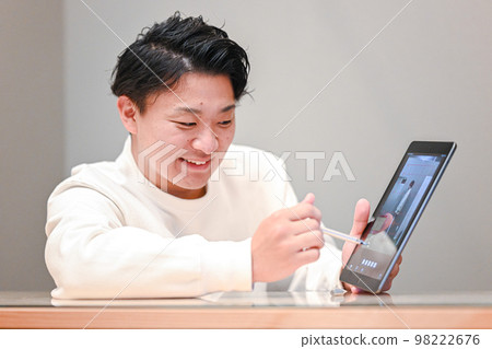 男性體育指導員的諮詢 男性體育指導員的諮詢 98222676