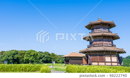 A castle that reminds you of ancient times against the backdrop of the refreshing morning sunshine (landscape in the park) ``Kikuchi Castle'' Historical Kofun Museum/Historical Park A castle that reminds you of ancient times against the backdrop of the refreshing morning sunshine (landscape in the park) ``Kikuchi Castle'' Historical Kofun Museum/Historical Park 98222740
