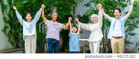 Three generation family portrait 98225182