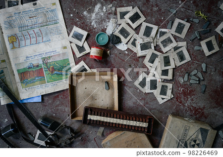 Old and abandoned school art class, class with photo materials and paints. 98226469
