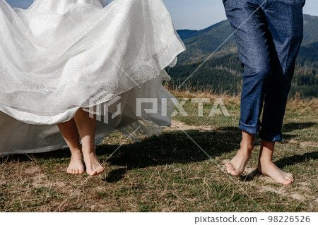 bridal walk in the autumn park. bridal walk in the autumn park. 98226526