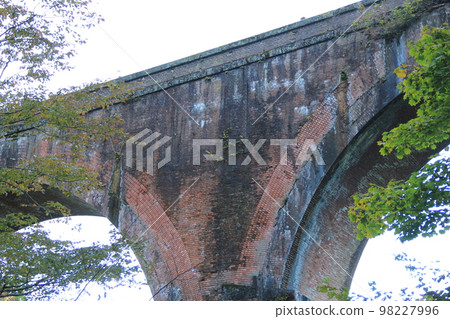 與“臼井三橋”（俗稱“梅金橋”）相映成趣的風景 / 群馬縣 98227996