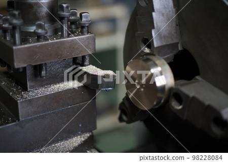 Machining the sides of the material with a lathe 98228084