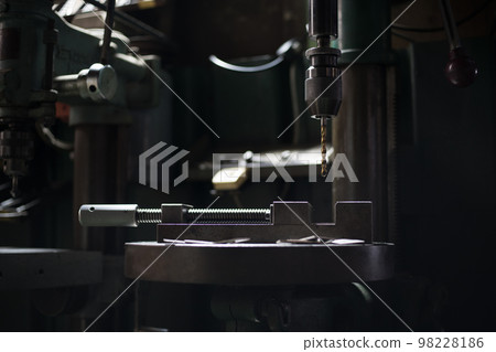 Drilling with drilling machine 98228186