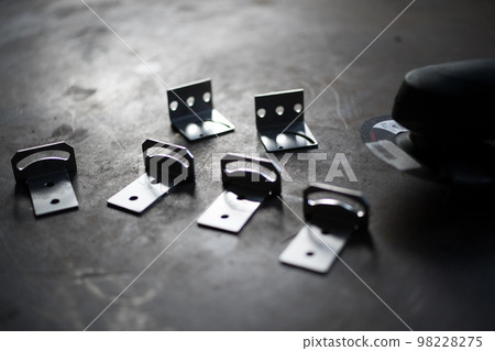 Deburring work with grinder 98228275