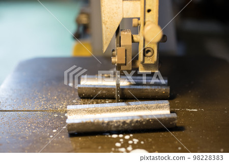 Cutting material with contamination machine 98228383