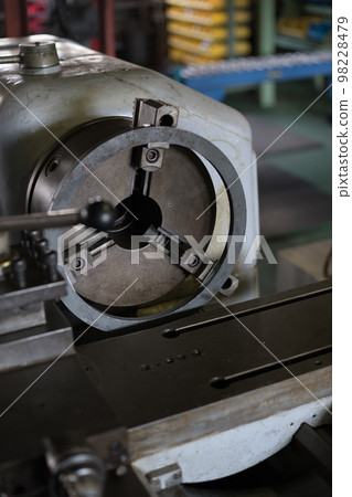 Set-up work for lathe machining Set-up work for lathe machining 98228479