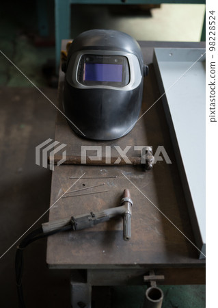 Welding bent material 98228524
