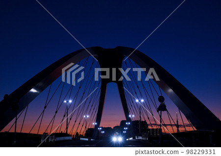 夕陽下的辰巳新橋 98229331