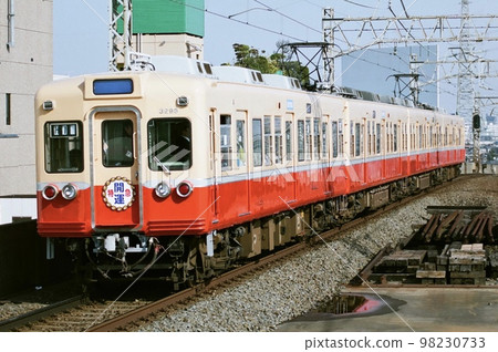 Keisei Electric Railway Type 3200: Two-tone color, limited express revival good luck 98230733