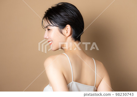 A woman with short hair 98230743