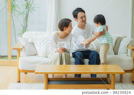 家庭的客廳 98230824