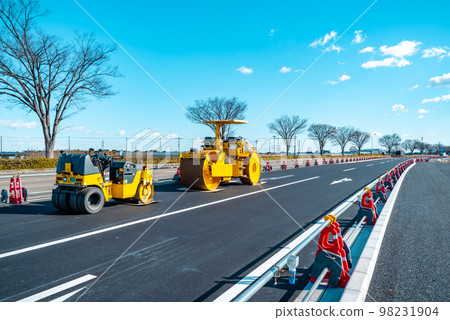 努力增加主幹道 17 號國道上部道路向上方向 2022.12 底部 c-3 淺色調的車道數量 98231904