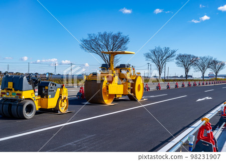 Work to increase the number of lanes on the main road National Route 17 Jobu Road Upbound 2022.12 bottom d-1 98231907