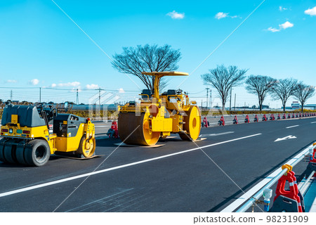 Work to increase the number of lanes on the main road National Route 17 Jobu Road up direction 2022.12 lower d-3 light tone Work to increase the number of lanes on the main road National Route 17 Jobu Road up direction 2022.12 lower d-3 light tone 98231909