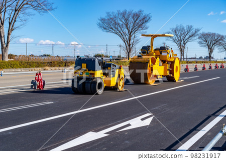 Work to increase the number of lanes on the main road National Route 17 Jobu Road upbound 2022.12 lower f-1 Work to increase the number of lanes on the main road National Route 17 Jobu Road upbound 2022.12 lower f-1 98231917
